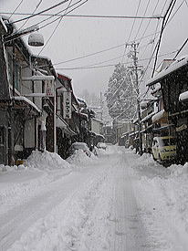 街通りの雪景色